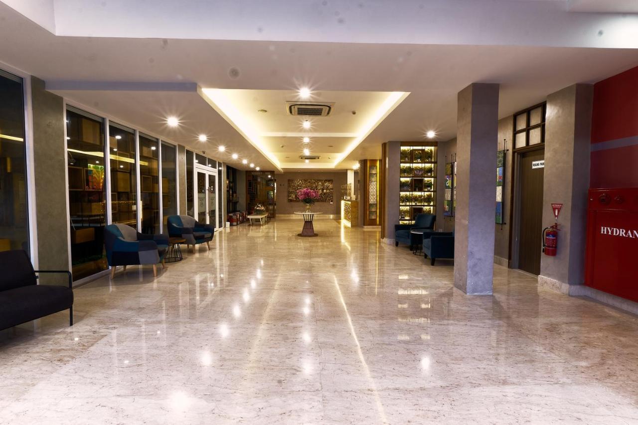 Ayani Hotel Banda Aceh Exterior foto